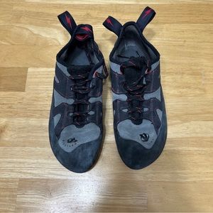 Evolv Nighthawk Mens Rock Climbing And Bouldering Shoes US 9.5 EU 42.5 MX 8.5